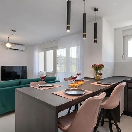 Ampelea Apartment *