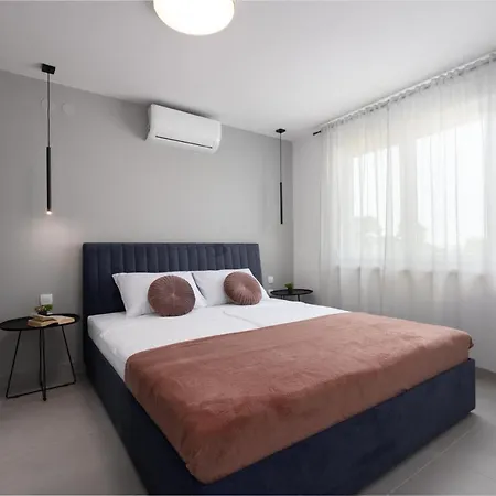 Apartment Ampelea *